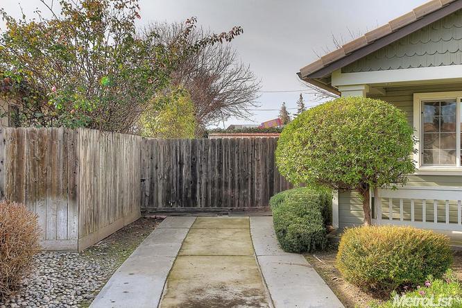 125 Whelan, Manteca, CA 95336 photo 2