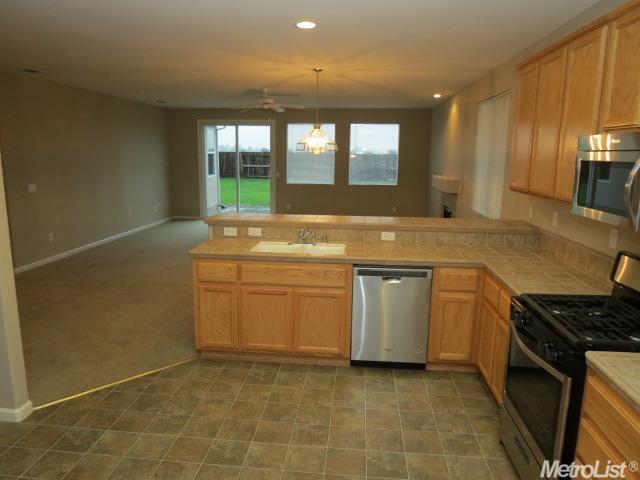 1334 Amaranth St, Olivehurst, CA 95961 photo 3