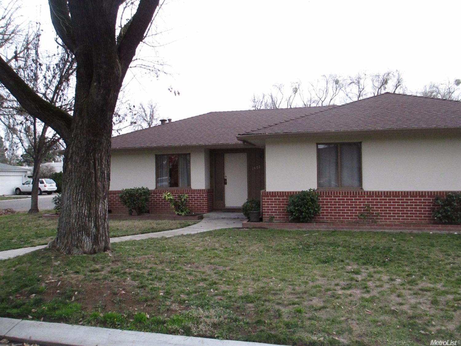 1402 Maplewood Dr, Modesto, CA 95350 photo 1