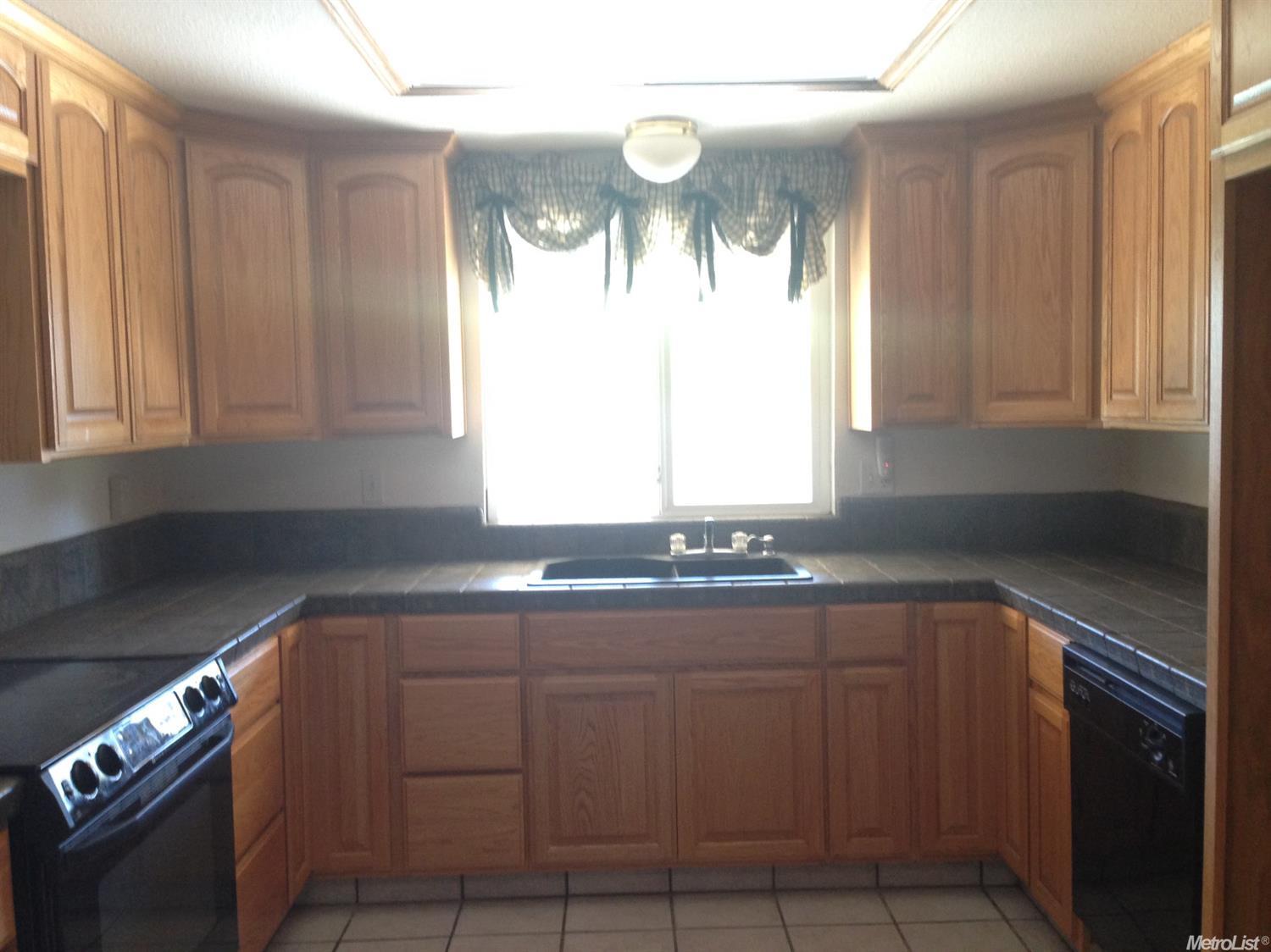 1128 Sonoma, Modesto, CA 95355 photo 3