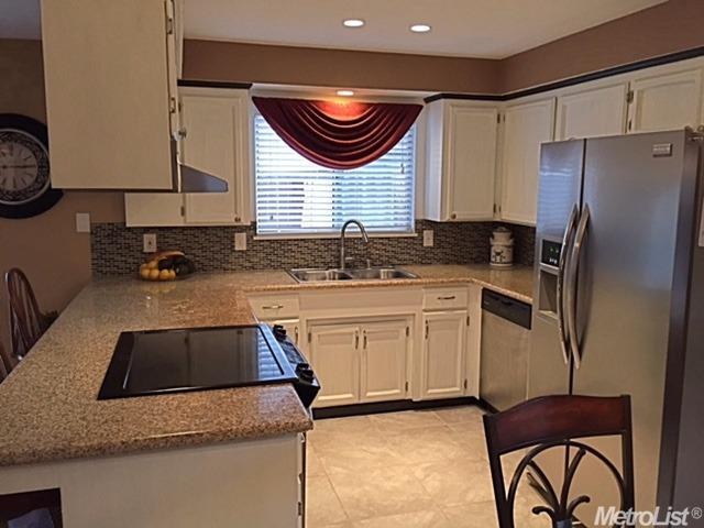 320 Tioga Dr, Lodi, CA 95242 photo 2