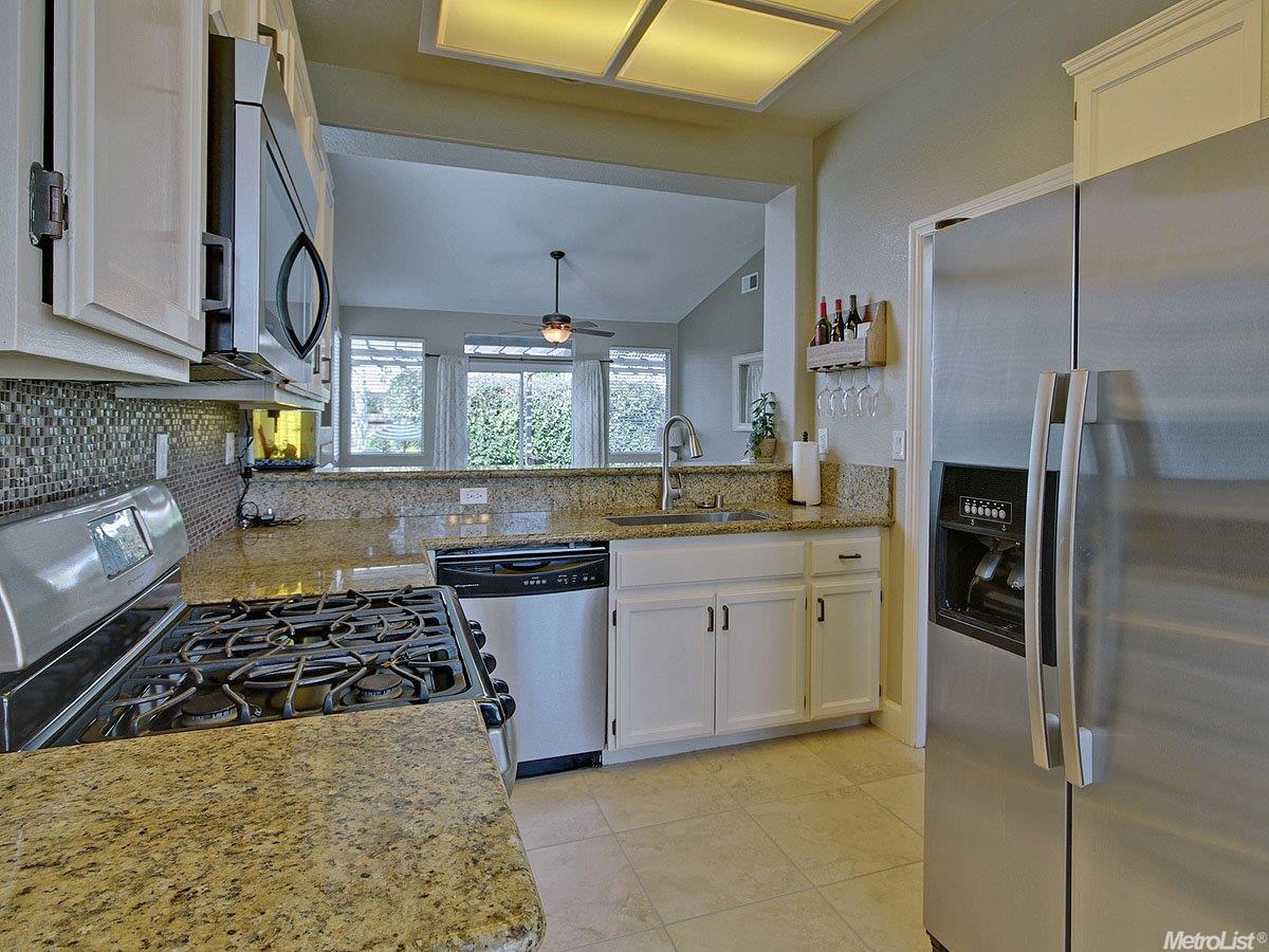111 Austin Dr, Folsom, CA 95630 photo 2