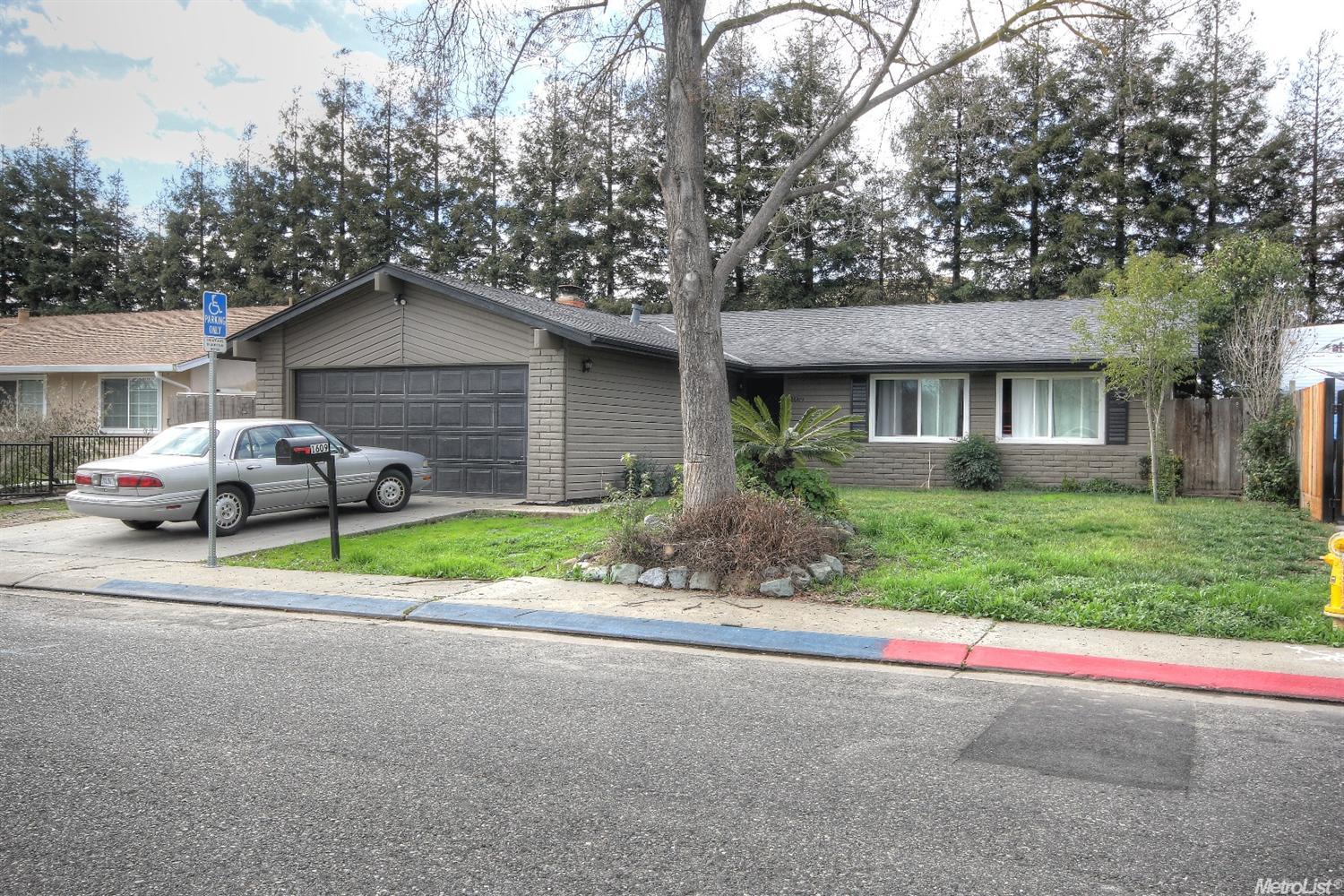 1609 Ortega Dr, Modesto, CA 95355 photo 2