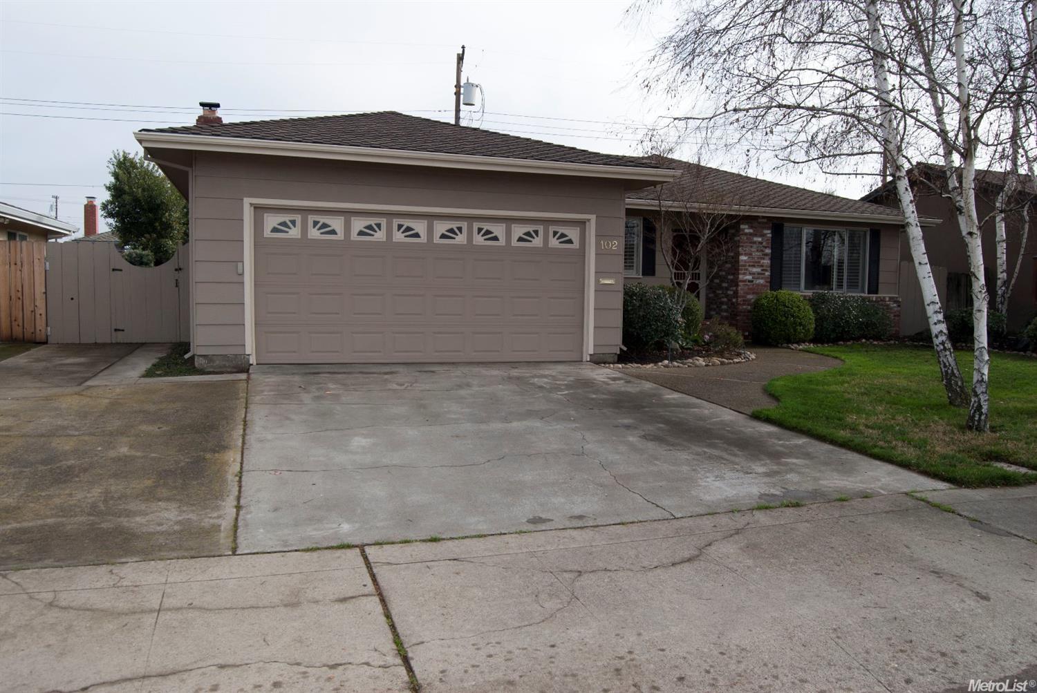 102 Benson Dr, Lodi, CA 95242 photo 2