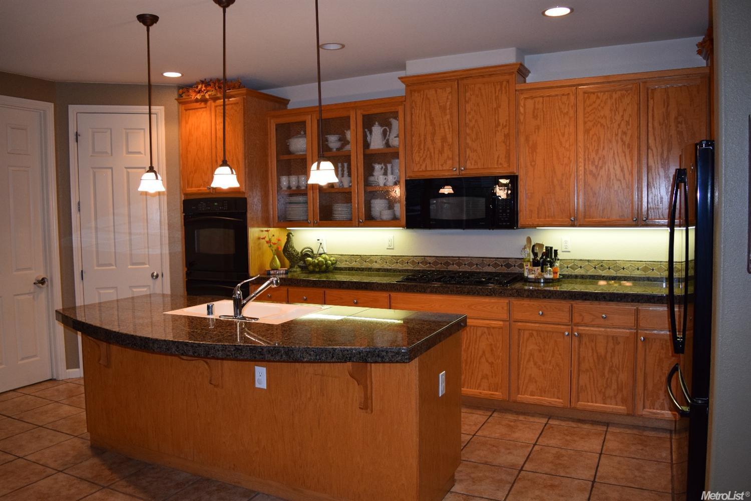 1365 Atlantic Ave, Ripon, CA 95366 photo 4
