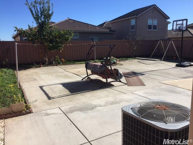 17860 Daffodil Hill St, Lathrop, CA 95330 photo 2