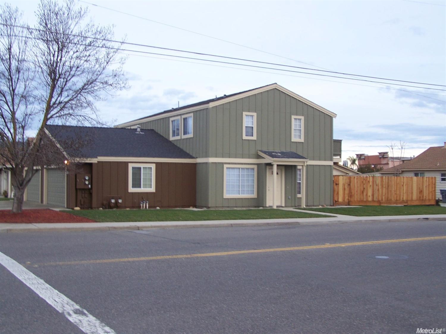 705 E St, Oakdale, CA 95361 photo 2