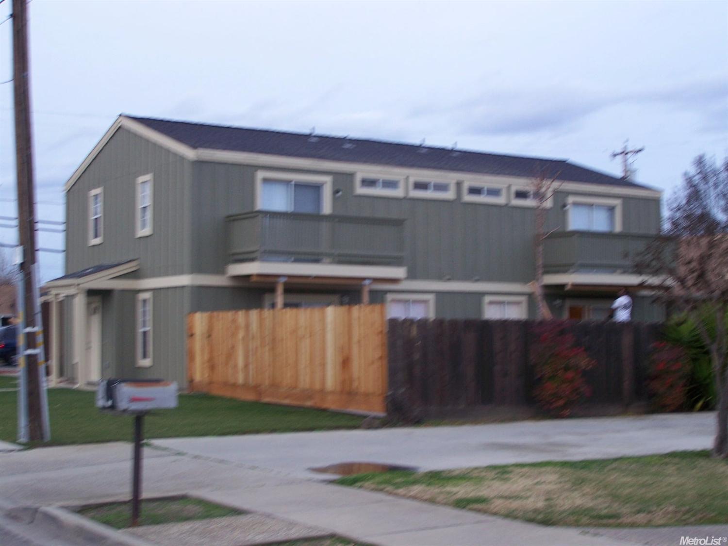 705 E St, Oakdale, CA 95361 photo 4
