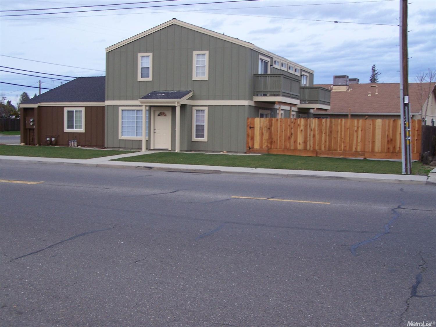 705 E St, Oakdale, CA 95361 photo 3