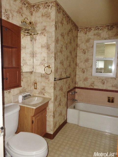 1410 Schulenberg Ave, Modesto, CA 95350 photo 5