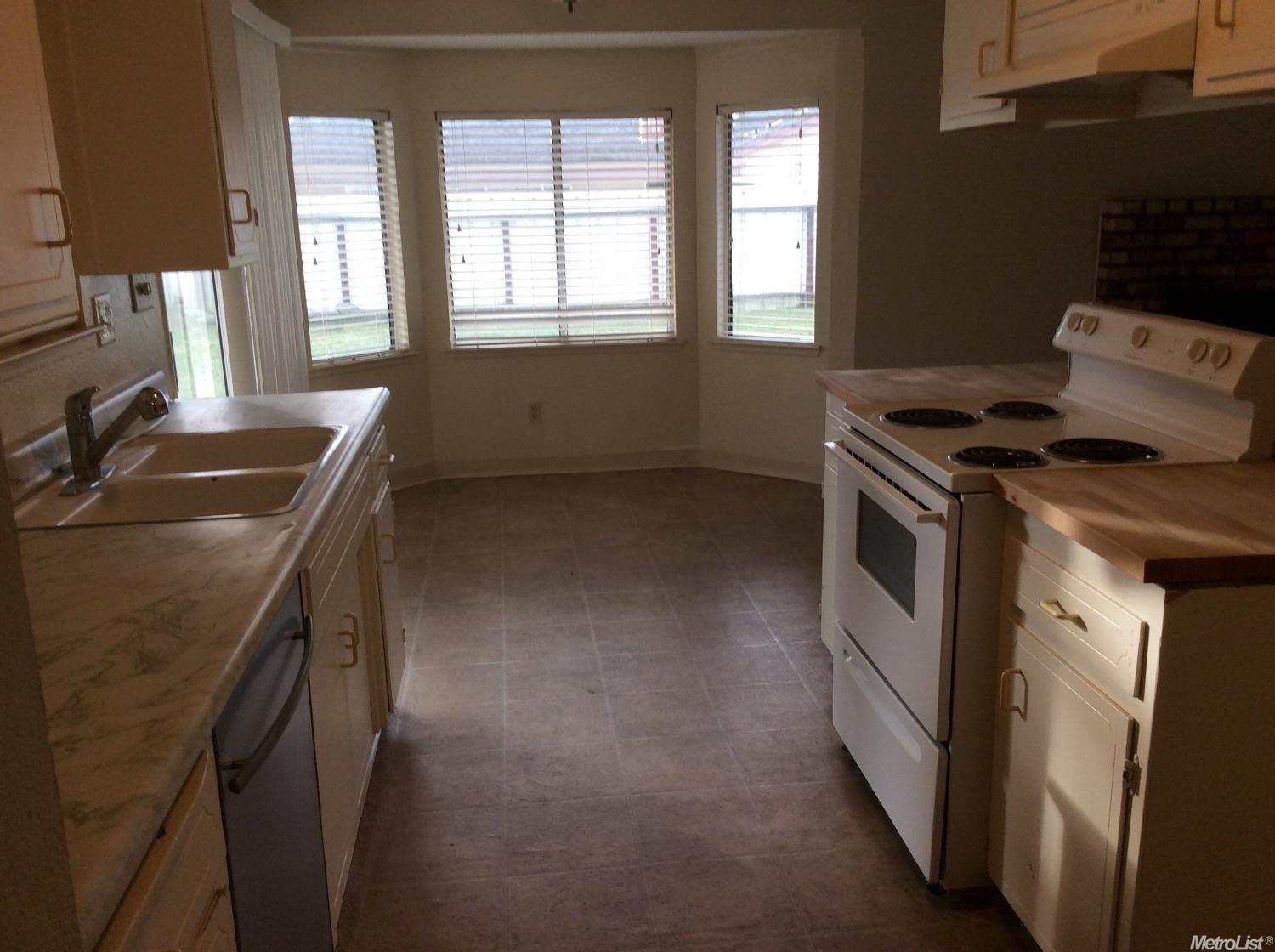 2417 Murray, Turlock, CA 95382 photo 4