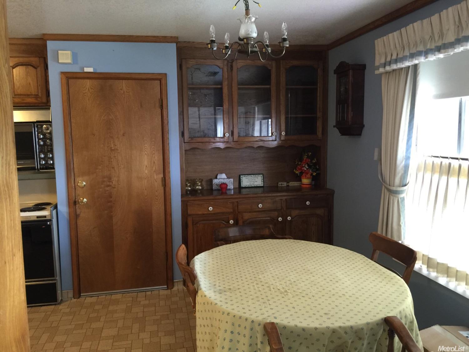 427 W Whittier Ave, Tracy, CA 95376 photo 2