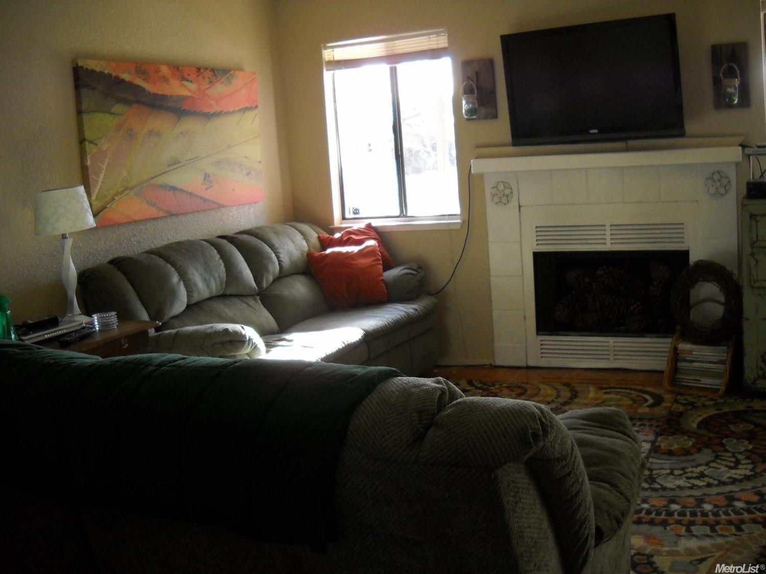 225 Tyler St, Patterson, CA 95363 photo 2