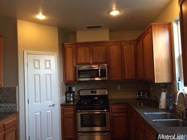 584 Given St, Folsom, CA 95630 photo 2