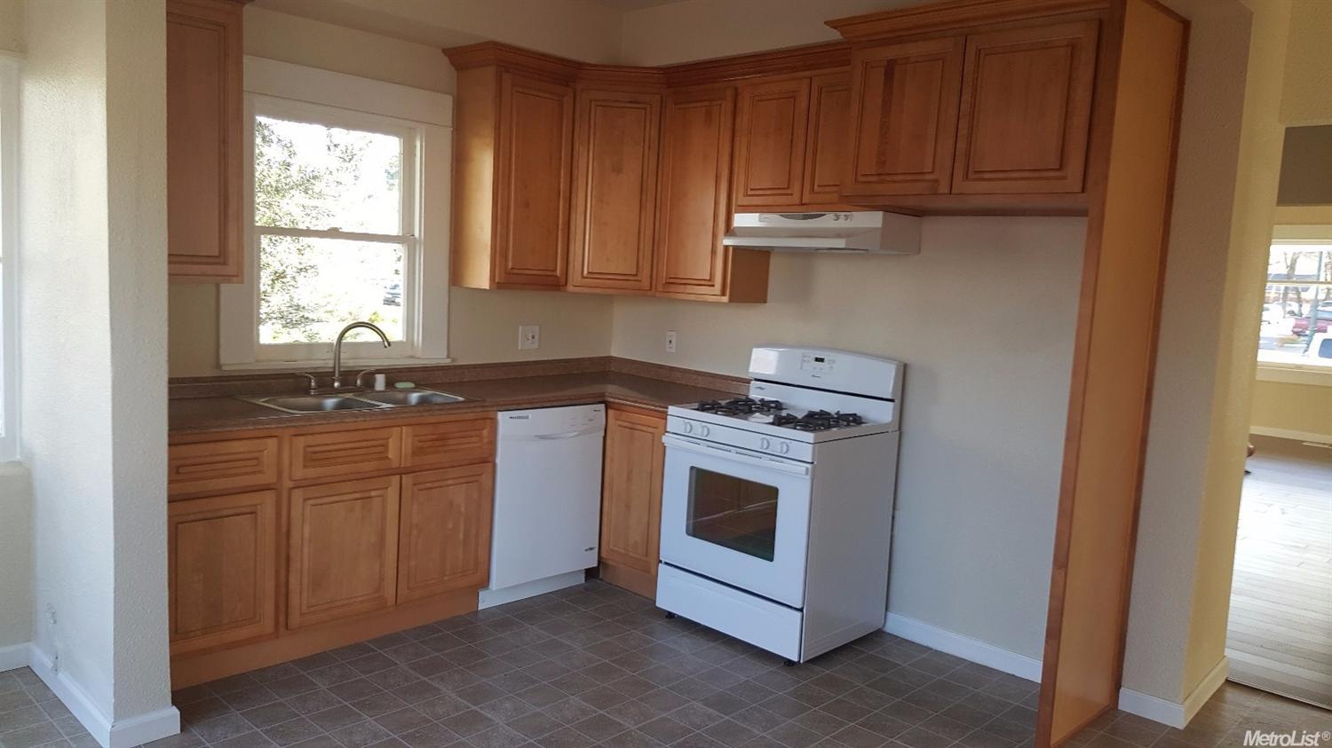 151 E 10th St, Tracy, CA 95376 photo 4