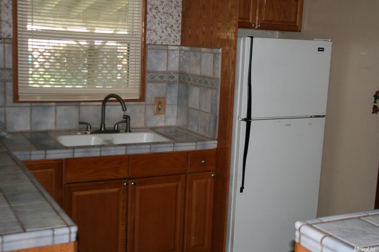 2106 6th St, Hughson, CA 95326 photo 2