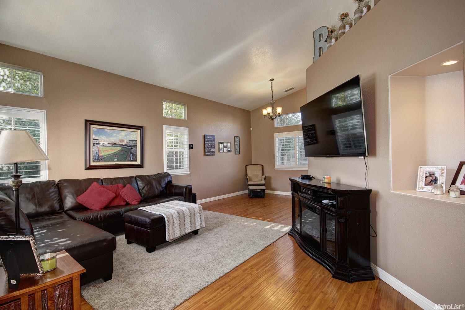 8229 Trieste Ct, Antelope, CA 95843 photo 2