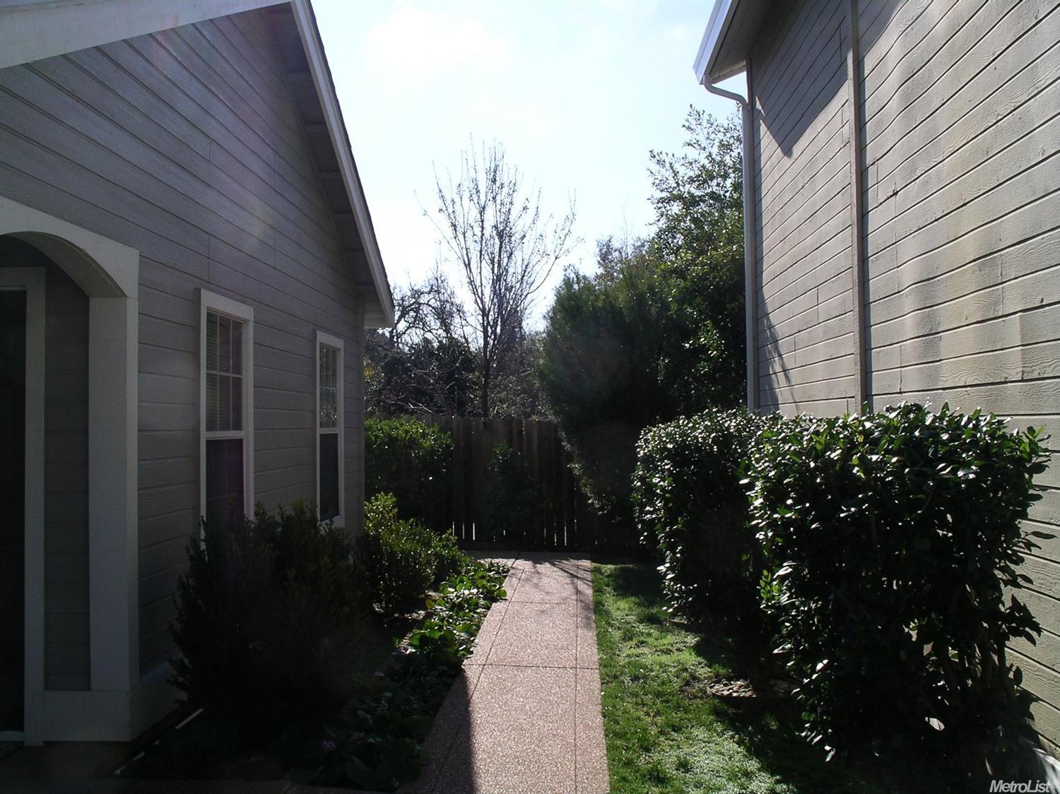 3925 Cyrus Ln, Carmichael, CA 95608 photo 11