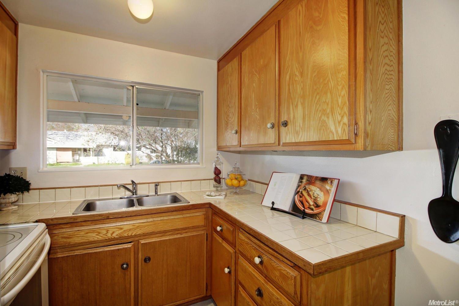2116 Regis Dr, Davis, CA 95618 photo 7