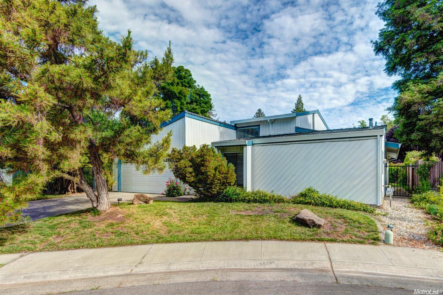 707 Hacienda Ave, Davis, CA 95616 photo 2