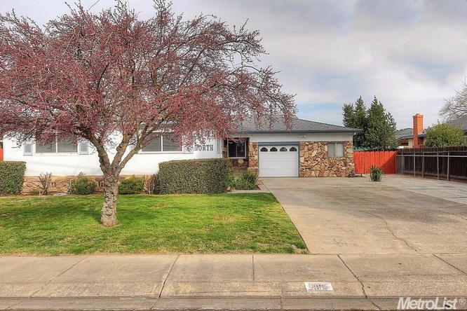 1111 E North St, Manteca, CA 95336 photo 2