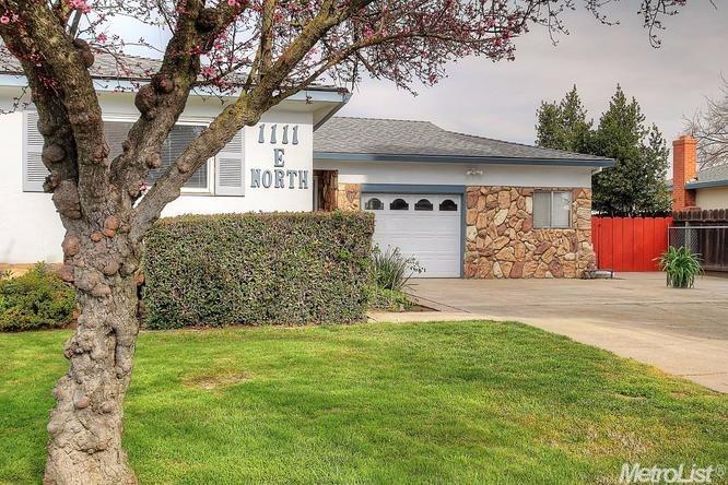 1111 E North St, Manteca, CA 95336 photo 3