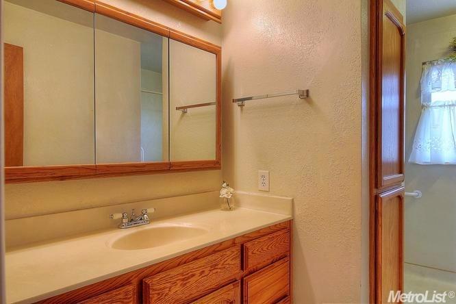 1111 E North St, Manteca, CA 95336 photo 15