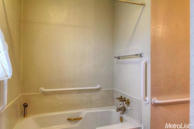 1111 E North St, Manteca, CA 95336 photo 16