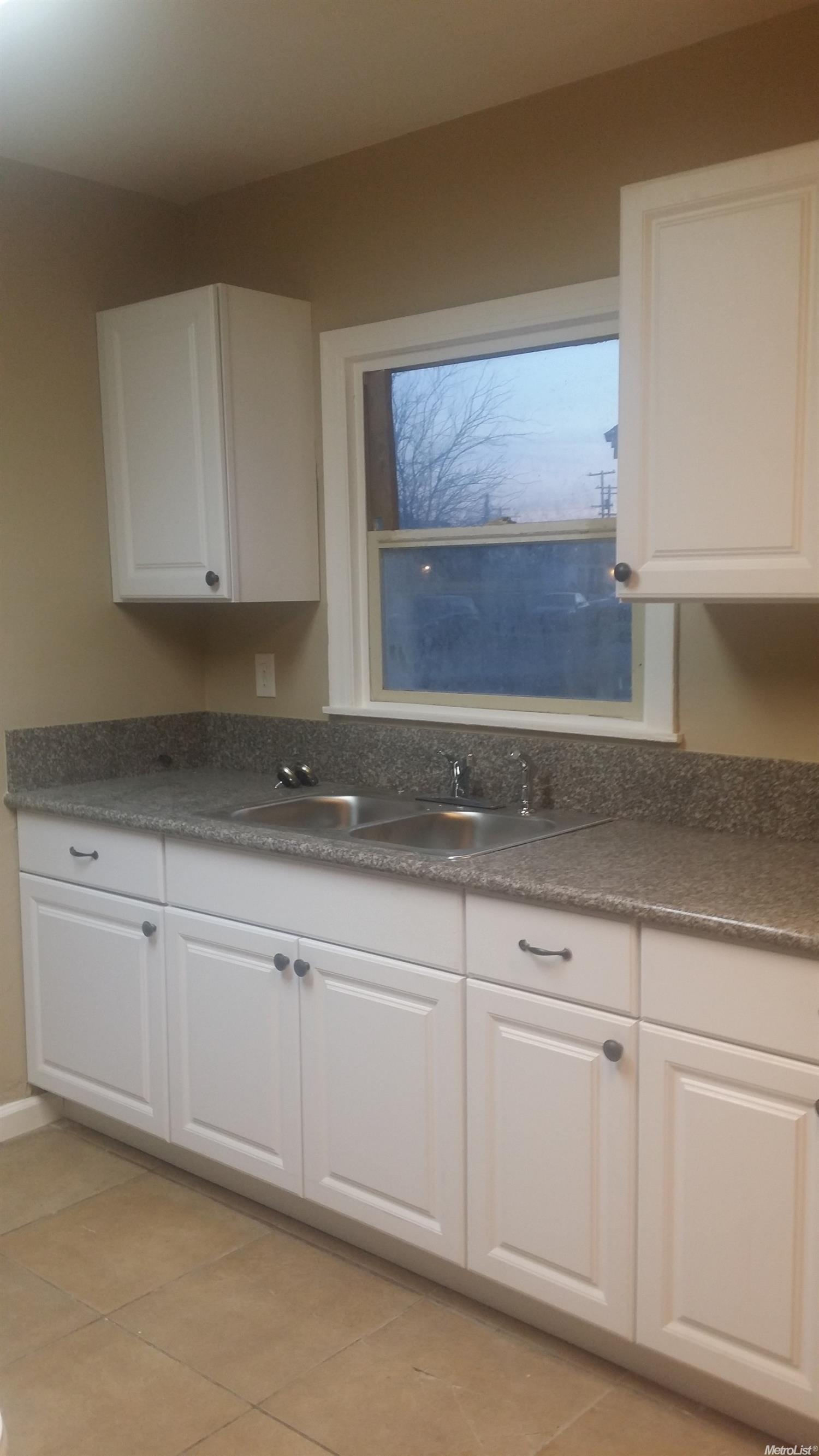 1221 Normandy Dr, Modesto, CA 95351 photo 2