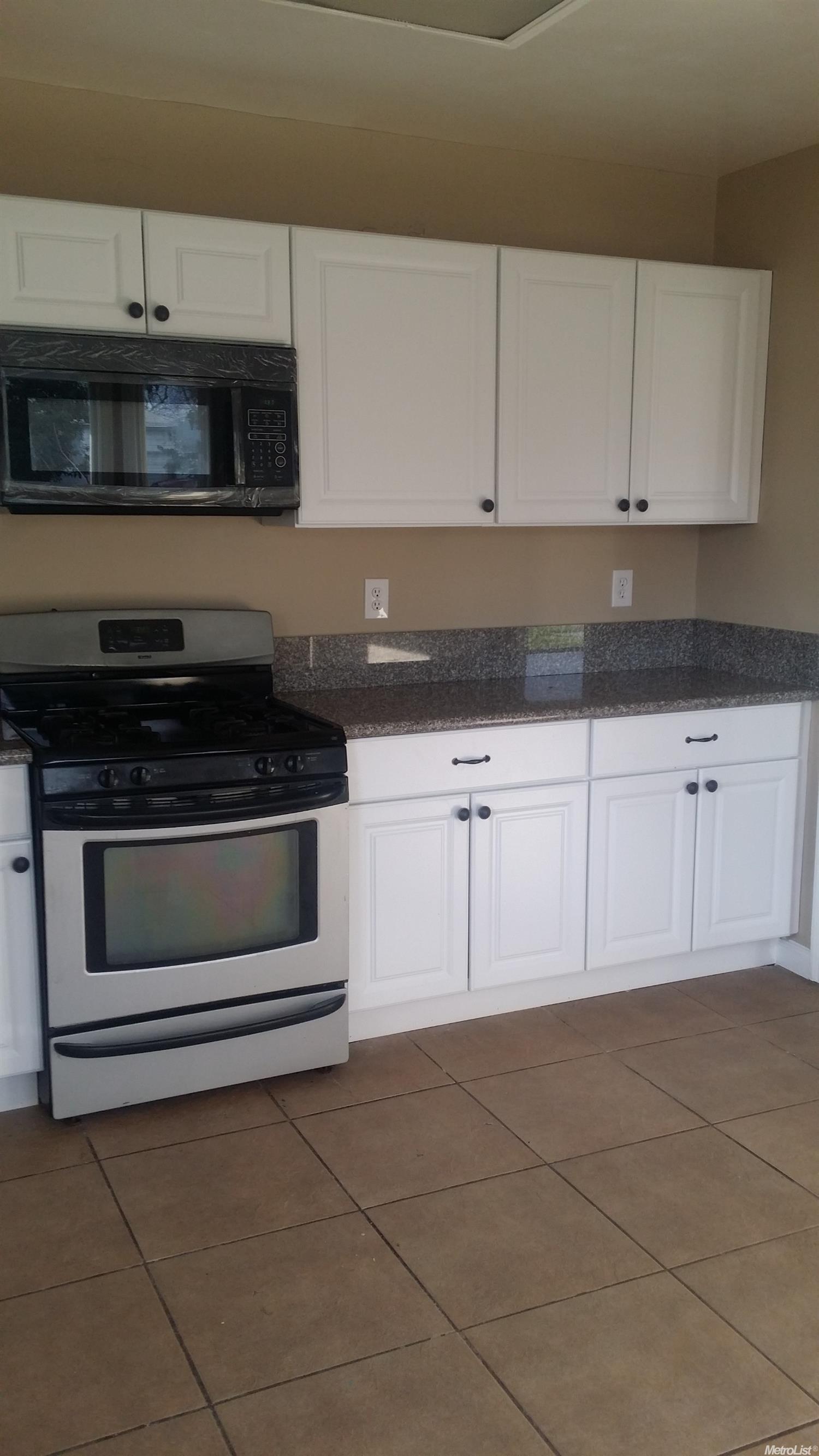 1221 Normandy Dr, Modesto, CA 95351 photo 5
