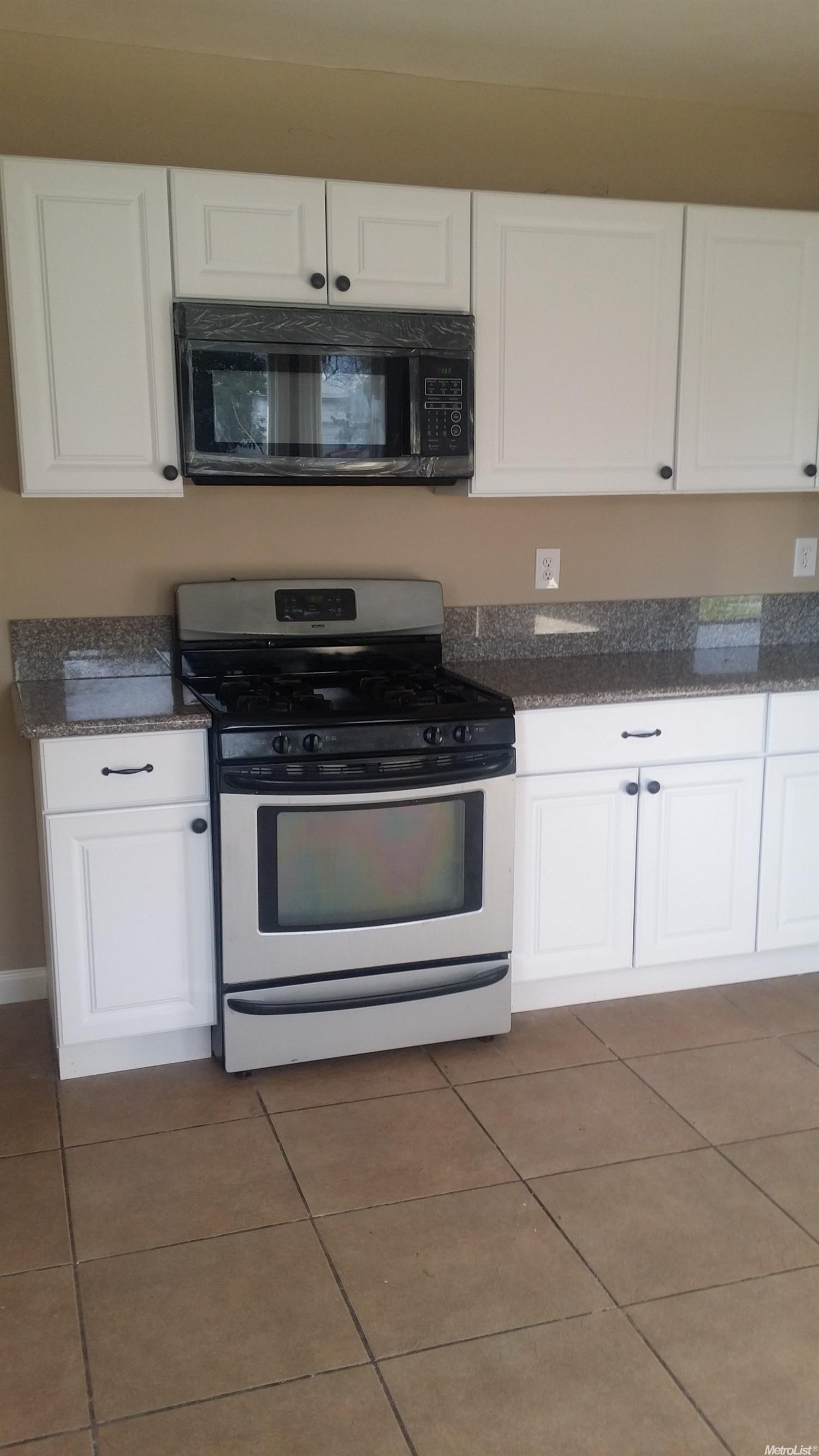 1221 Normandy Dr, Modesto, CA 95351 photo 4