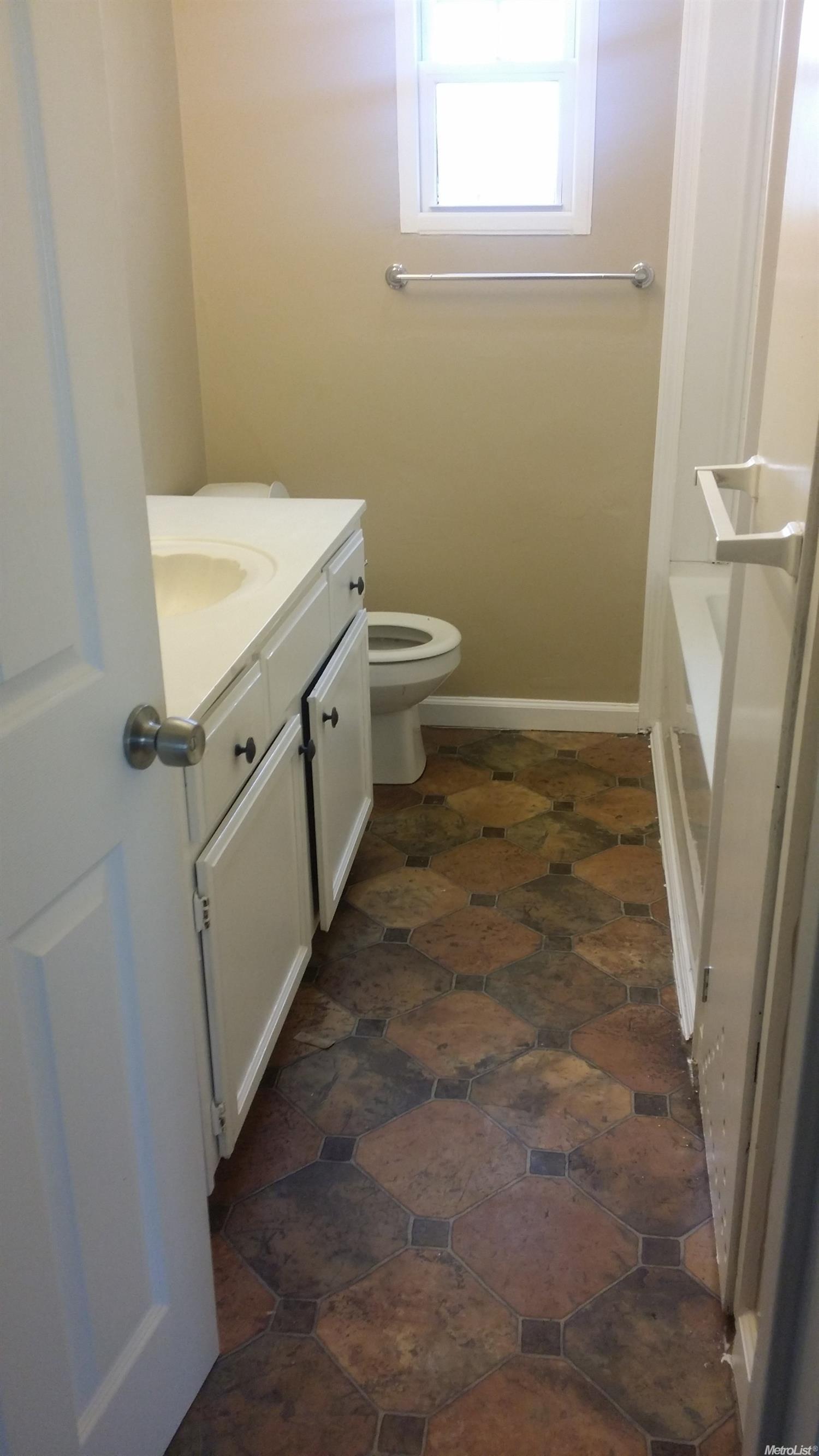 1221 Normandy Dr, Modesto, CA 95351 photo 11