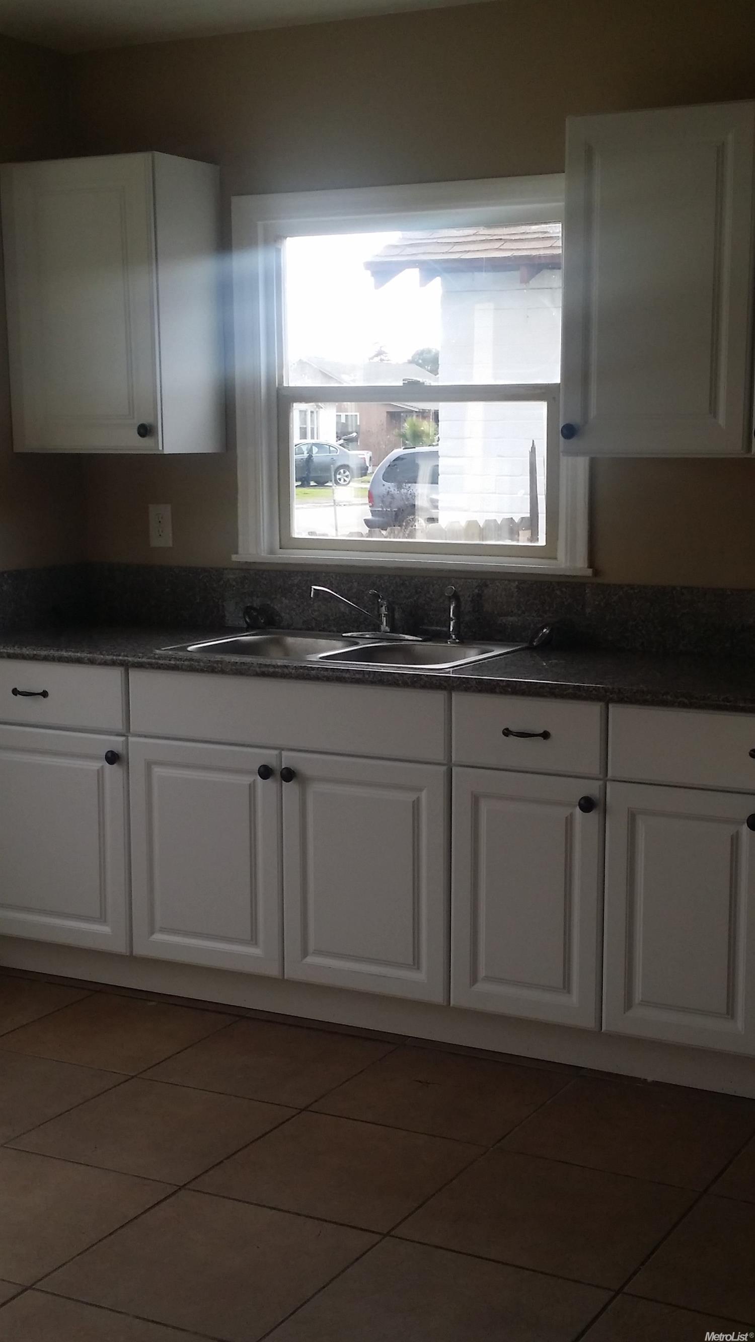 1221 Normandy Dr, Modesto, CA 95351 photo 3