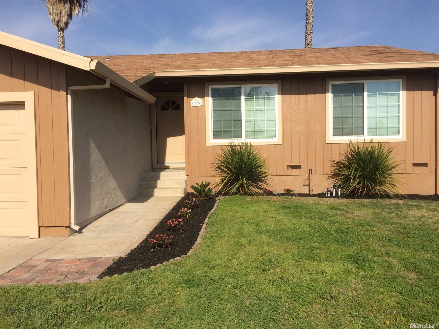 335 Gardner Ct, Lathrop, CA 95330 photo 2