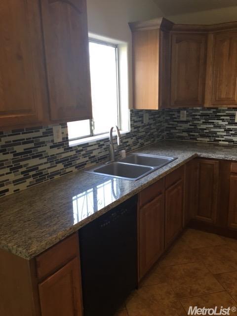 716 Lassen Ave, Modesto, CA 95358 photo 4