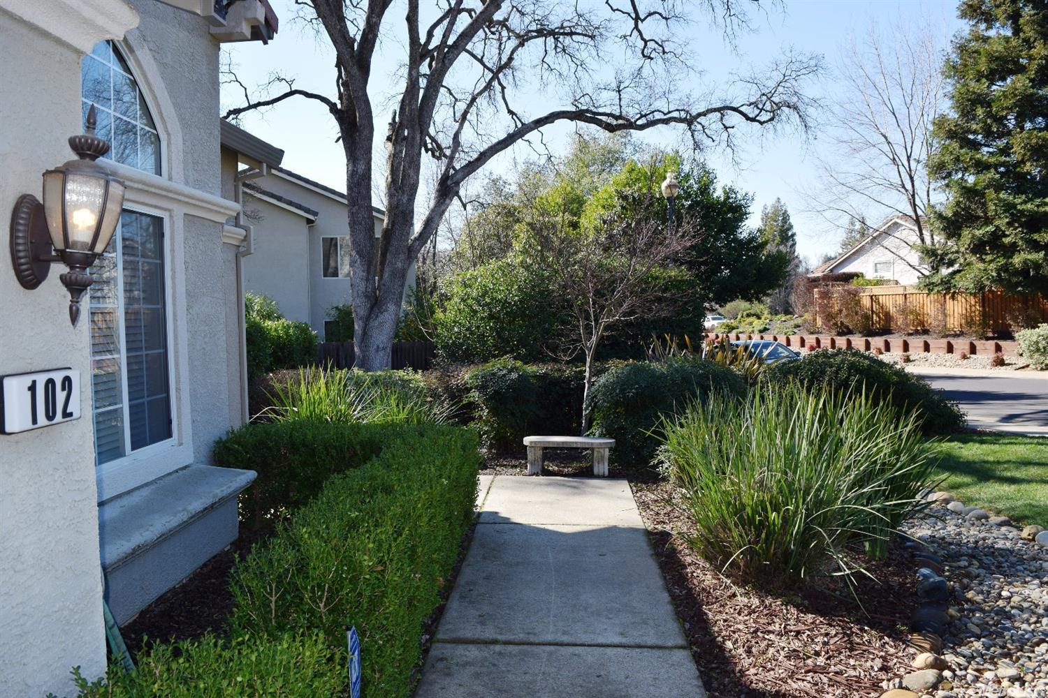 102 Singer Ln, Folsom, CA 95630 photo 2