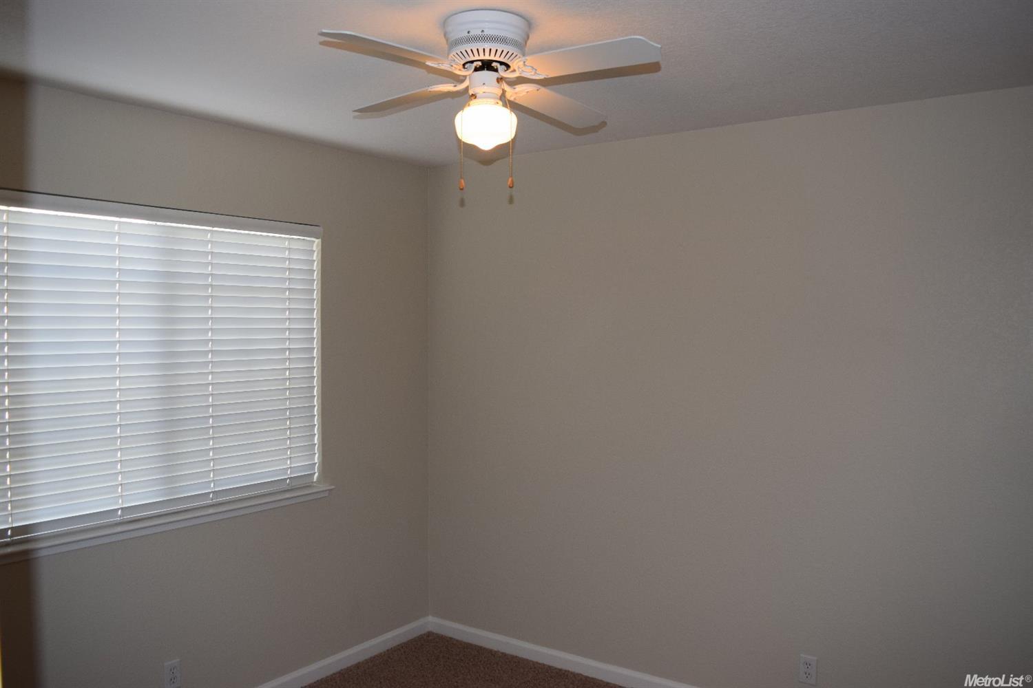 102 Singer Ln, Folsom, CA 95630 photo 23