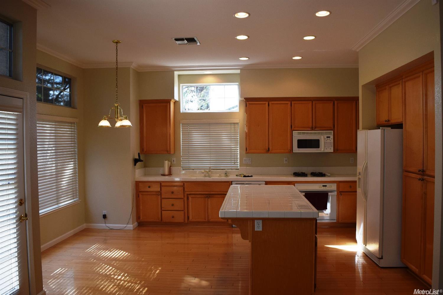 102 Singer Ln, Folsom, CA 95630 photo 9