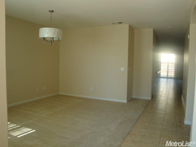 347 Noble Dr, Merced, CA 95348 photo 4