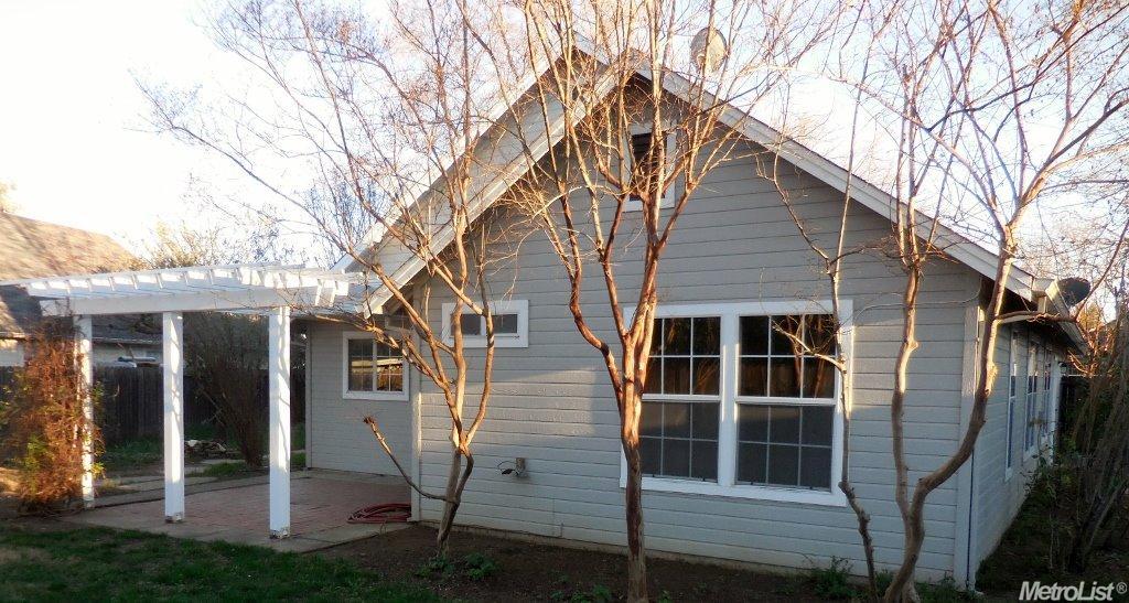305 E Main St, Winters, CA 95694 photo 2