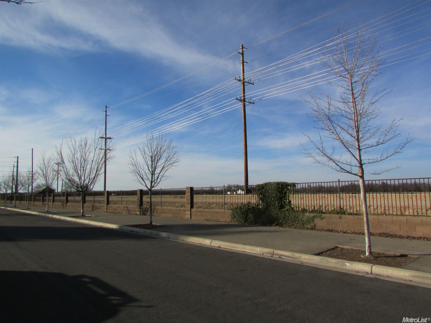 564 Sunday Dr, Turlock, CA 95382 photo 2