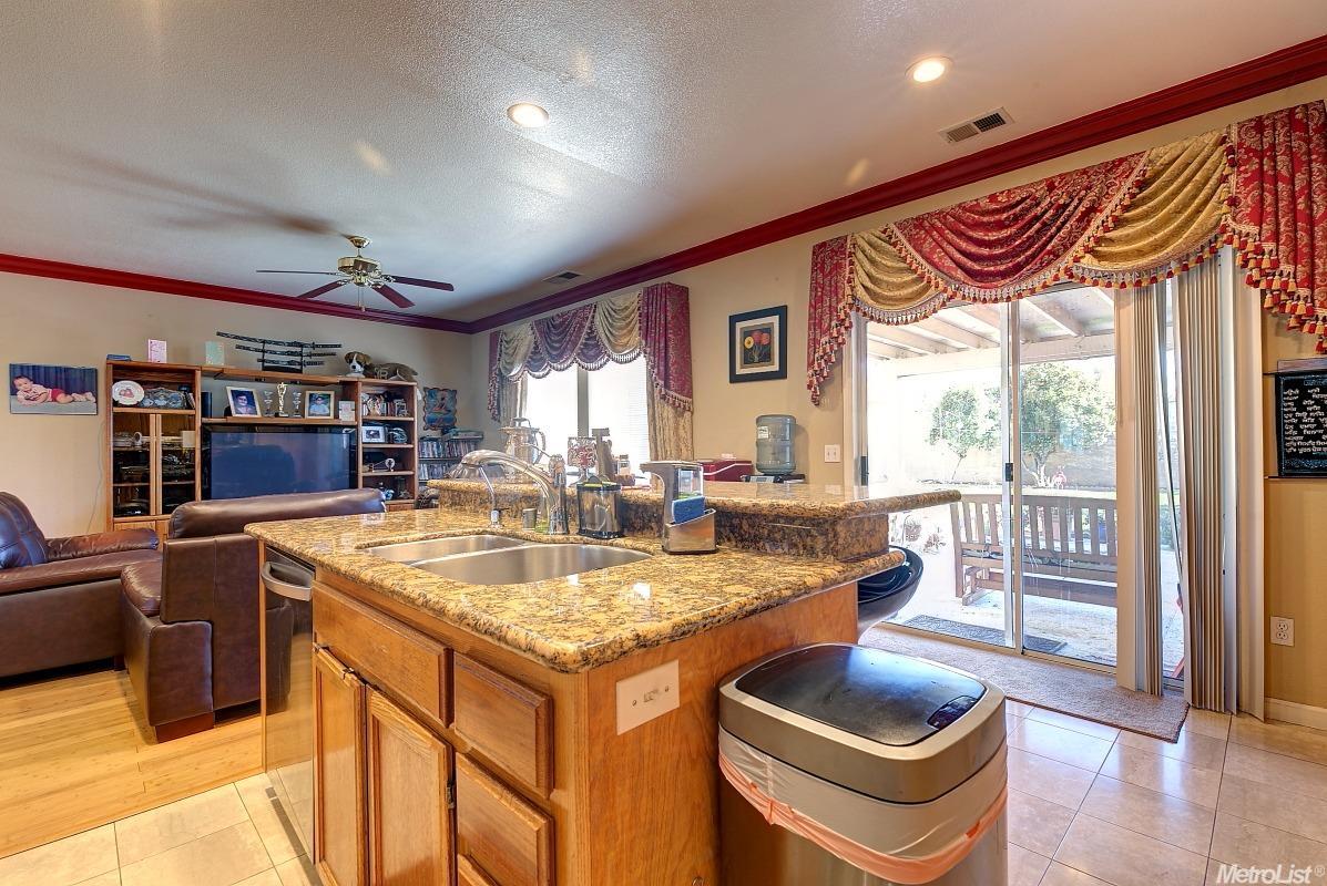 2150 Tahoe Cir, Tracy, CA 95376 photo 12