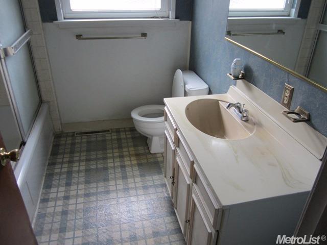 2242 E Flora St, Stockton, CA 95205 photo 9