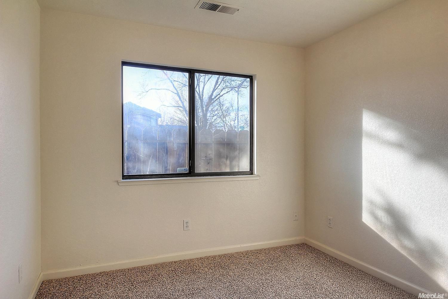 1012 Dezzani Ln, Modesto, CA 95358 photo 9