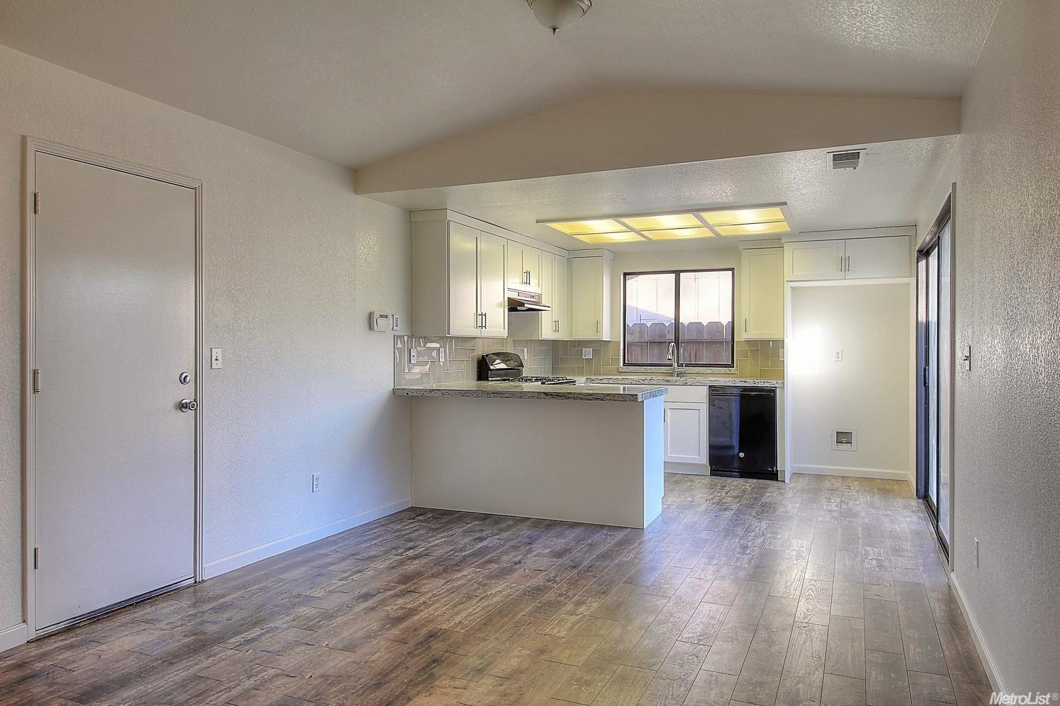 1012 Dezzani Ln, Modesto, CA 95358 photo 2
