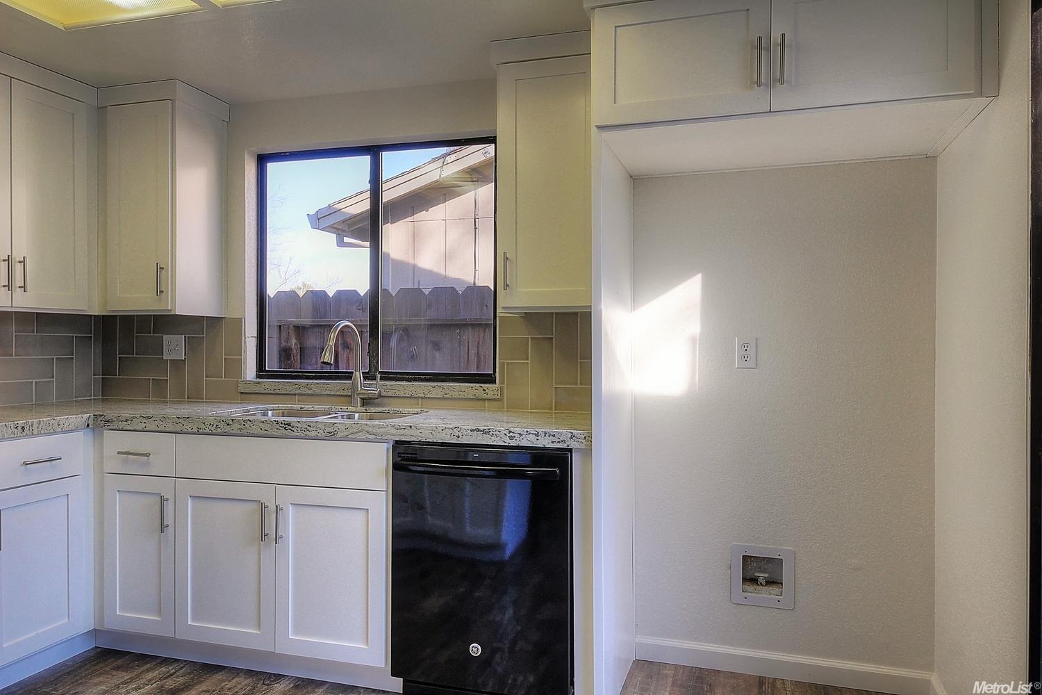 1012 Dezzani Ln, Modesto, CA 95358 photo 5