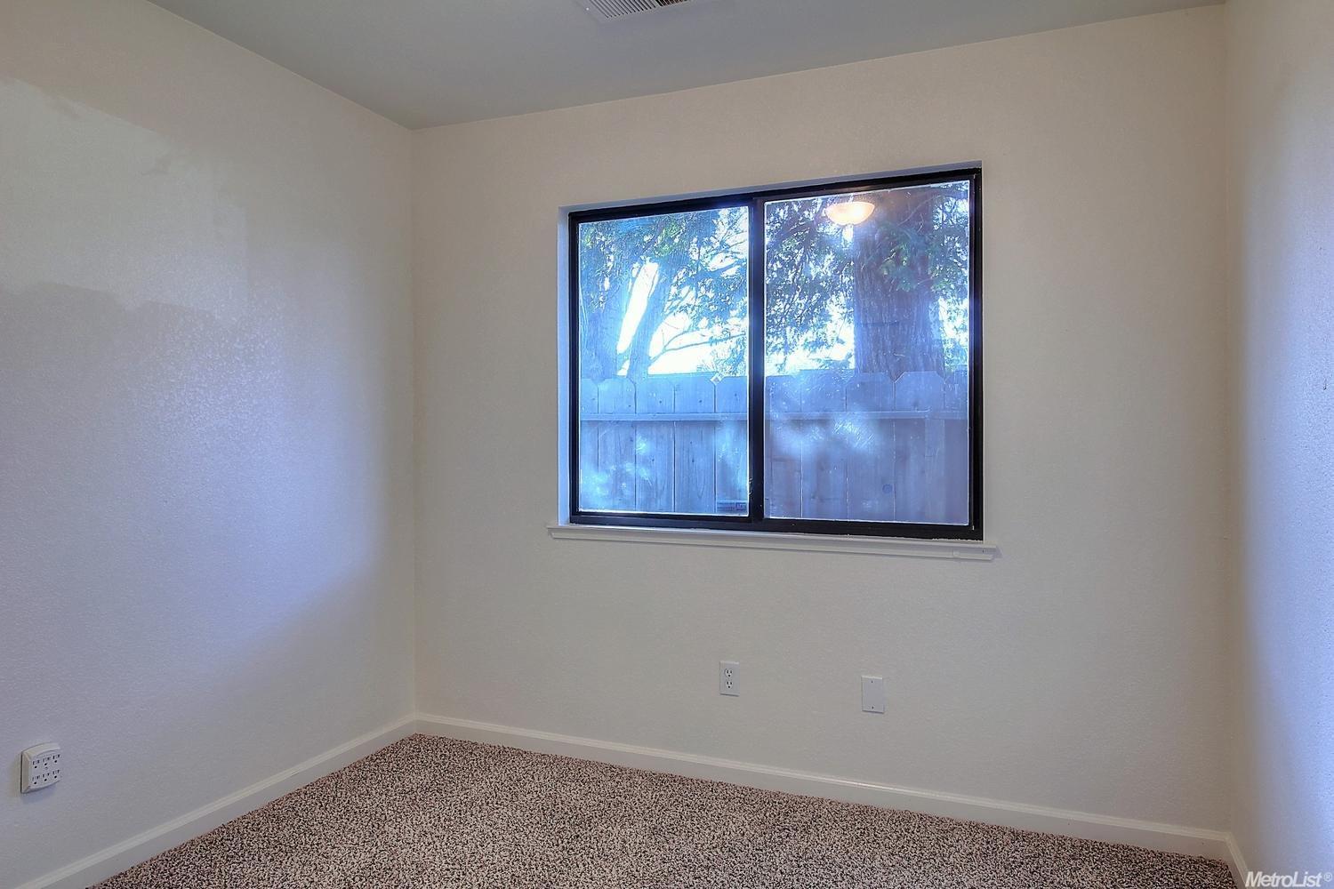 1012 Dezzani Ln, Modesto, CA 95358 photo 10