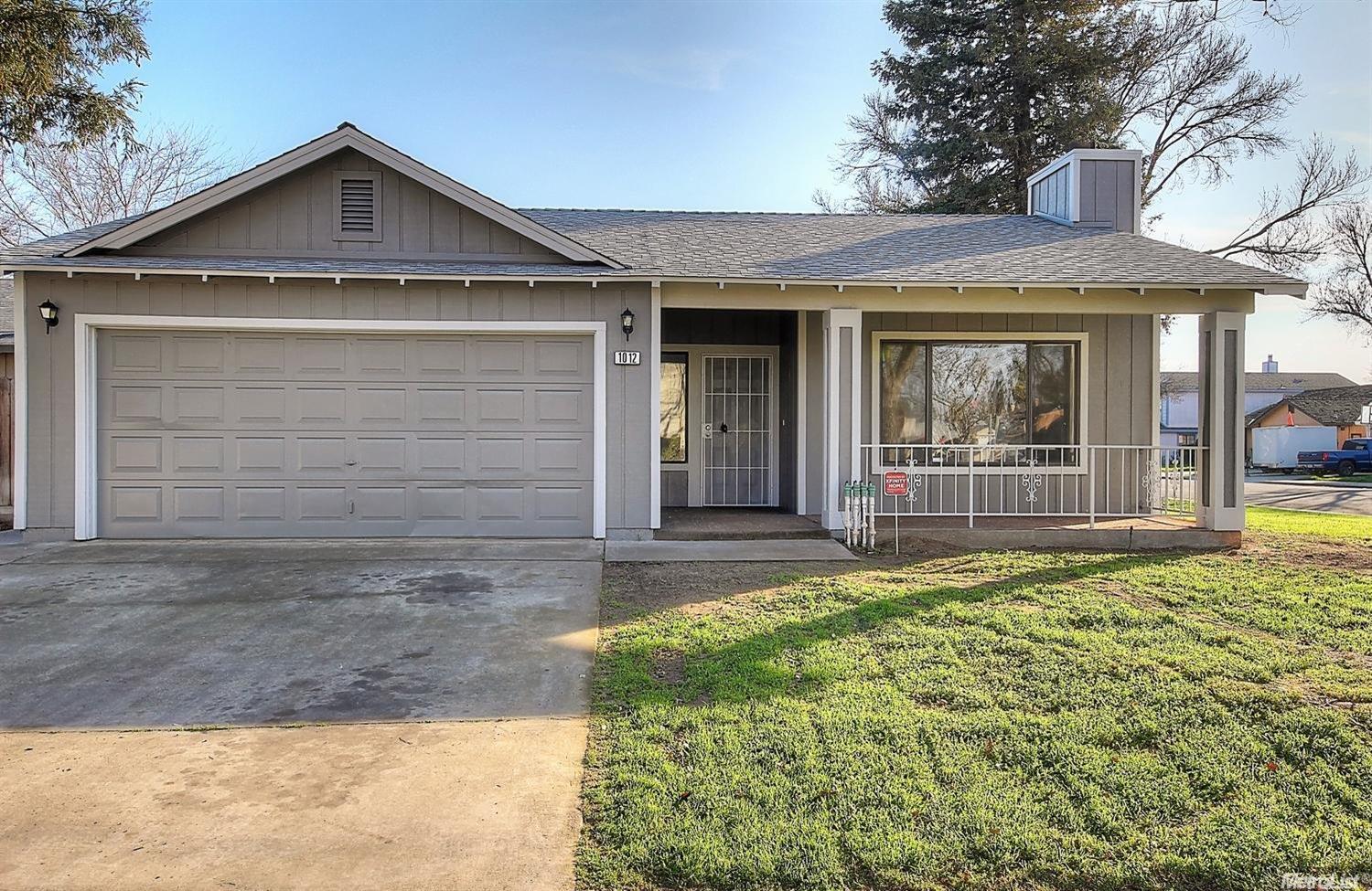 1012 Dezzani Ln, Modesto, CA 95358 photo 1