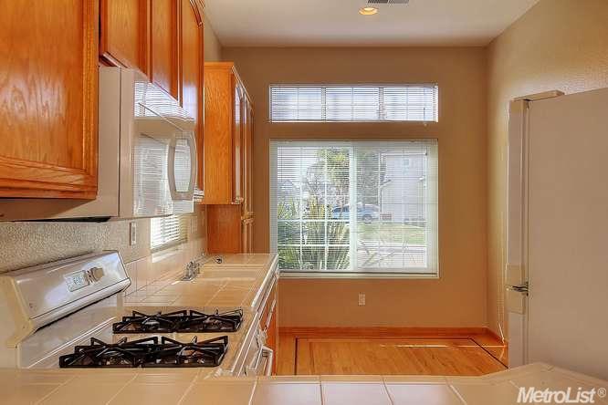 1837 Groveview Way, Tracy, CA 95376 photo 2