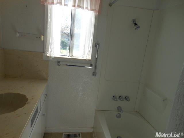 1840 E Hawkeye Ave, Turlock, CA 95380 photo 9